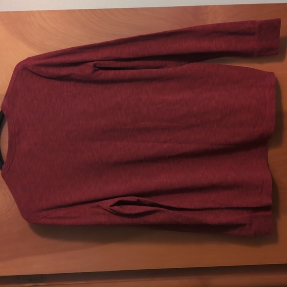 Men's American Eagle long sleeve, tshirt/sweater. Red, large. - Picture 2 of 3